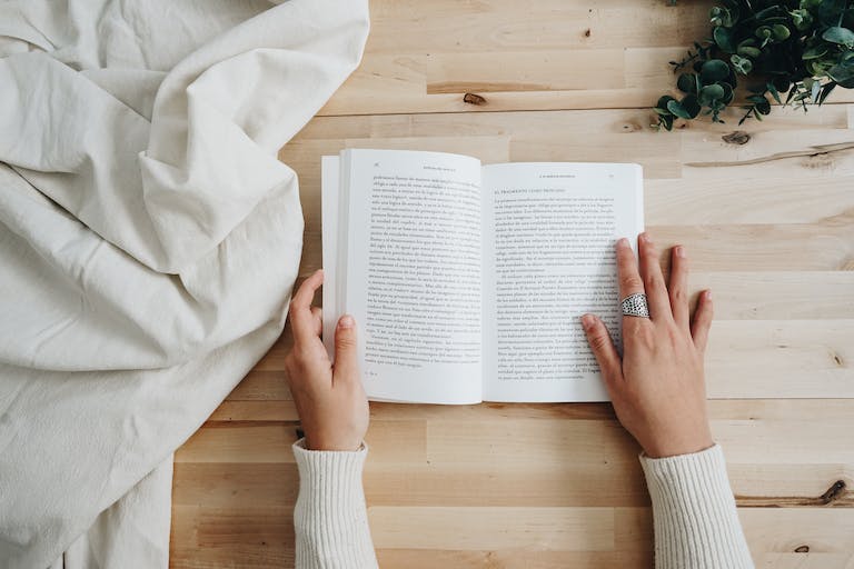 The Top 5 Books that will Make You Happier in yours 20s